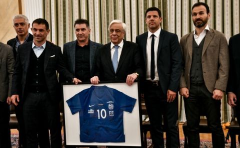 Συνάντηση του Προέδρου της Δημοκρατίας με την Εθνική ομάδα ποδοσφαίρου, που στεύθηκε πρωταθλήτρια Ευρώπης στο Euro 2004, Τετάρτη  27 Μαρτίου 2019.  (EUROKINISSI/ ΜΙΧΑΛΗΣ ΚΑΡΑΓΙΑΝΝΗΣ)
