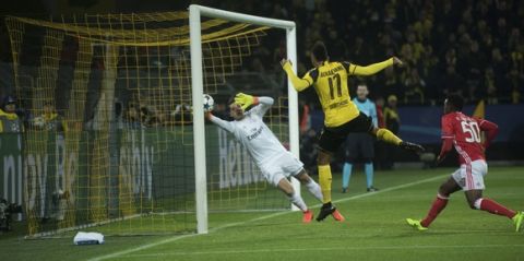 Dortmund's Pierre-Emerick Aubameyang scores the opening goal during the Champions League round of 16, second leg, soccer match between Borussia Dortmund and Benfica in Dortmund, Germany, Wednesday, March 8, 2017. (Bernd Thissen/dpa via AP)
