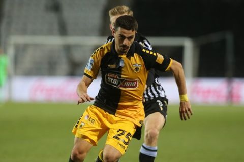 Ο Γαλανόπουλος στη διάρκεια του αγώνα ΠΑΟΚ - ΑΕΚ