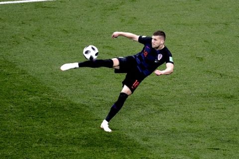 Croatia's Ante Rebic scores his side's opening goal during the group D match between Argentina and Croatia at the 2018 soccer World Cup in the Nizhny Novgorod stadium in Nizhny Novgorod, Russia, Thursday, June 21, 2018. (AP Photo/Michael Sohn)