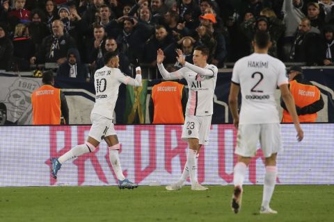 Ο Νεϊμάρ της Παρί πανηγυρίζει με τον Γιούλιαν Ντράξλερ γκολ που σημείωσε κόντρα στην Μπορντό για τη Ligue 1 2021-2022 στο "Ματμούτ Ατλαντίκ", Μπορντό | Σάββατο 6 Νοεμβρίου 2021