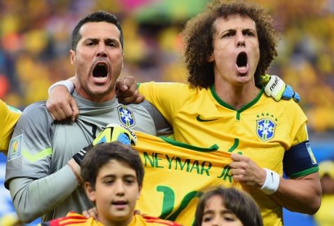 BELO HORIZONTE, BRAZIL - JULY 08:  Goalkeeper Julio Cesar (L) and David Luiz of Brazil hold a Neymar jersey as they sing the National Anthem prior to the 2014 FIFA World Cup Brazil Semi Final match between Brazil and Germany at Estadio Mineirao on July 8, 2014 in Belo Horizonte, Brazil.  (Photo by Buda Mendes/Getty Images)