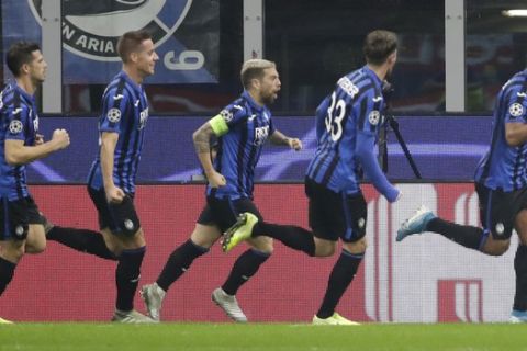 Atalanta's Luis Muriel, right, celebrates with his teammates after scoring his sides first goal during the Champions League group C soccer match between Atalanta and Dinamo Zagreb at the San Siro stadium in Milan, Italy, Tuesday, Nov. 26, 2019. (AP Photo/Luca Bruno)