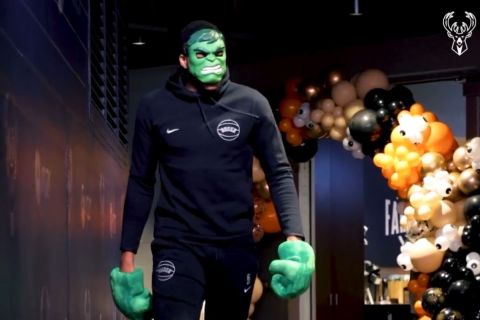 Μπακς: Ο Γιάννης Αντετοκούνμπο τίμησε το Halloween, μεταμφιέστηκε σε Hulk πριν το ματς με τους Χιτ