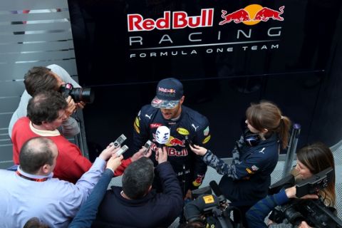 MONTMELO, SPAIN - FEBRUARY 22:  Daniel Ricciardo of Australia and Red Bull Racing speaks with members of the media at the end of day one of F1 winter testing at Circuit de Catalunya on February 22, 2016 in Montmelo, Spain.  (Photo by Mark Thompson/Getty Images)