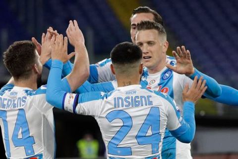 Οι παίκτες της Νάπολι πανηγυρίζουν γκολ που σημείωσαν κόντρα στη Ρόμα για τη Serie A 2020-2021 στο "Ολίμπικο", Ρώμη | Κυριακή 21 Μαρτίου 2021