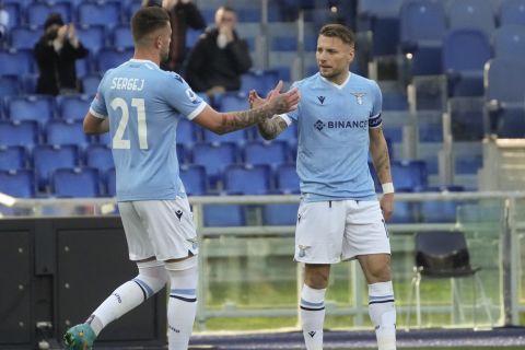 Ο Ιμόμπιλε πανηγυρίζει γκολ της Λάτσιο με τον Μιλίνκοβιτς-Σάβιτς κόντρα στην Μπολόνια