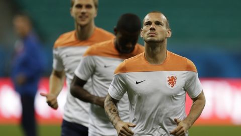 Netherlands' Wesley Sneijder warms up during an official training session the day before the group B World Cup soccer match between Spain and the Netherlands at the Arena Ponte Nova in Salvador, Brazil, Thursday, June 12, 2014.  (AP Photo/Natacha Pisarenko)