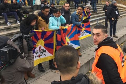 Διακόπηκε η πρεμιέρα της εθνικής Κίνας στη Γερμανία λόγω... Θιβέτ