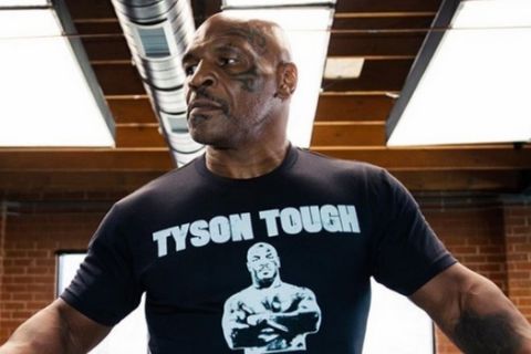 Mike Tyson: Ο προπονητής του πιστεύει πως μπορεί να τα βάλει με Fury, Joshua, Wilder