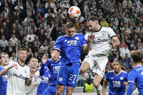 Ο Καστάνιε της Λέστερ κόντρα στον Ράφαελ Λόπες της Λέγκια Βαρσοβίας σε ματς για το Europa League