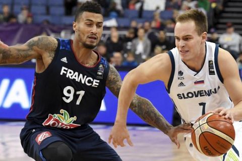 Klemen Prepelic of Slovenia and Edwin Jackson of France during the basketball European Championships Eurobasket 2017 qualification round match between Slovenia and France in Helsinki, Finland, Wednesday, Sept. 6, 2017. (Jussi Nukari/ Lehtikuva via AP)