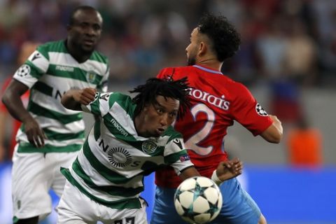 Sporting's Gelson Martins, left and Steaua's Junior Morais fight for the ball during the Champions League soccer match between FC Steaua Bucharest and Sporting CP at the National Arena, in Bucharest, Romania, Wednesday, Aug. 23, 2017. (AP Photo/Vadim Ghirda)