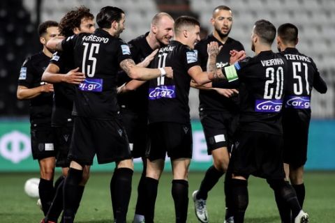 Οι παίκτες του ΠΑΟΚ πανηγυρίζουν γκολ κόντρα στη Λαμία σε ματς Κυπέλλου