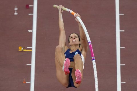 Η Κατερίνα Στεφανίδη σε στιγμιότυπο του τελικού στο άλμα επί κοντώ των Ολυμπιακών Αγώνων 2020, Τόκιο | Πέμπτη 5 Αυγούστου 2021