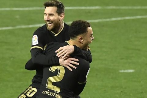 Ο Λιονέλ Μέσι πανηγυρίζει γκολ του με την Μπαρτσελόνα κόντρα στην Σοσιεδάδ για την La Liga