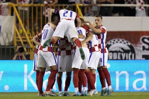 Οι παίκτες της Κροατίας πανηγυρίζουν γκολ του Κράμαριτς κόντρα στην Γαλλία σε ματς για το Nations League | 6 Ιουνίου 2022