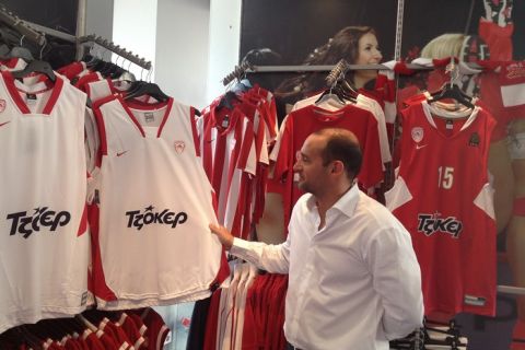 Οι Αγγελόπουλοι στο Official Olympiacos BC Store