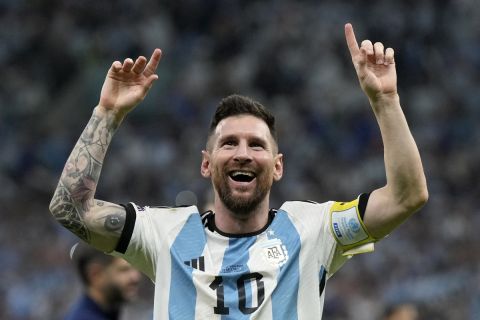 Ο Λιονέλ Μέσι της Αργεντινής πανηγυρίζει γκολ που σημείωσε κόντρα στην Ολλανδία για τα προημιτελικά του Παγκοσμίου Κυπέλλου 2022 στο "Λουσαΐλ Αϊκόνικ Στέιντιουμ", Λουσαΐλ | Παρασκευή 9 Δεκεμβρίου 2022