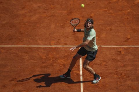 Ο Στέφανος Τσιτσιπάς στον τελικό του Monte-Carlo Masters το 2022 κόντρα στον Αλεχάντρο Νταβίντοβιτς Φοκίνα