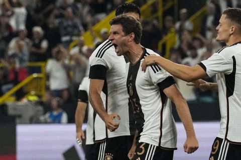 Ο Τόμας Μίλερ πανηγυρίζει γκολ του με την εθνική Γερμανίας