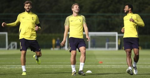Tottenham Hotspur's Fernando Llorente, Harry Kane and Mousa Dembele, from left, run during a training session at Enfield Training Ground, London, Tuesday, Sept. 12, 2017.  (Steven Paston/PA via AP)