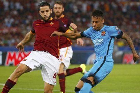 AS Roma's Kostas Manolas (L) challenges Barcelona's Neymar during their Champions League Group E stage match at the Olympic stadium in Rome, Italy , September 16, 2015.  REUTERS/Tony Gentile