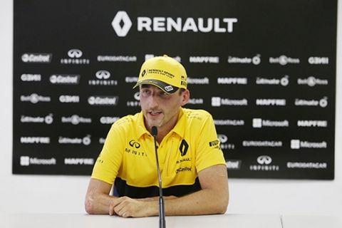 Robert Kubica (POL) Renault Sport F1 Team Test Driver with the media.
Formula One Testing. Wednesday 2nd August 2017. Budapest, Hungary.