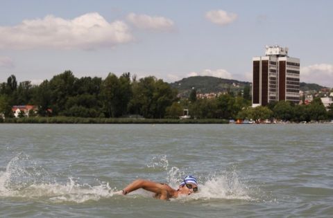Spyridon Gianniotis of Greece swims in front of the Marina hotel to seventh place in the men's 10 km open water race at the European Swimming Championships in Lake Balaton in Balatonfured August 4, 2010. Thomas Lurz of Germany won the gold medal ahead of Italy's silver medalist Valerio Cleri and Russia's bronze medalist Evgeny Drattsev.    REUTERS/Wolfgang Rattay (HUNGARY)
 - Tags: SPORT SWIMMING)