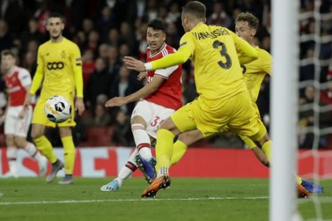 Arsenal's Gabriel Martinelli, second left, scores his side's second goal during the Europa League Group F soccer match between Arsenal and Standard Liege at the Emirates Stadium, in London, Thursday, Oct. 3, 2019. (AP Photo/Matt Dunham)