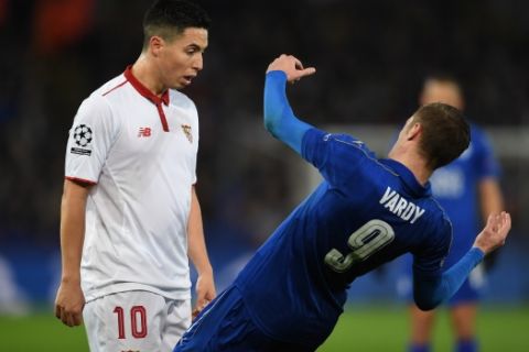 LEICESTER, ENGLAND - MARCH 14:  Samir Nasri of Sevilla and Jamie Vardy of Leicester City butt heads during the UEFA Champions League Round of 16, second leg match between Leicester City and Sevilla FC at The King Power Stadium on March 14, 2017 in Leicester, United Kingdom.  (Photo by Laurence Griffiths/Getty Images)