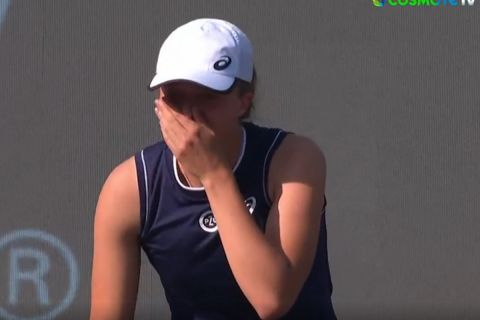 Η Σβιόντεκ δακρυσμένη λίγο πριν το τέλος της αναμέτρησης με τη Σάκκαρη στο WTA Finals