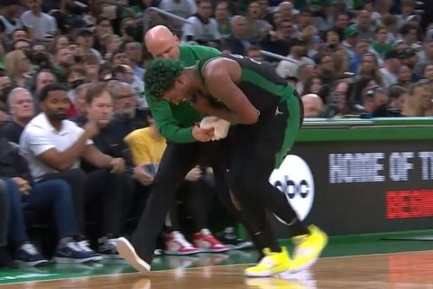 NBA: Ο Μάρκους Σμαρτ έφυγε σφαδάζοντας με δύο τραυματισμούς, έσφιξε τα δόντια και γύρισε στο παρκέ