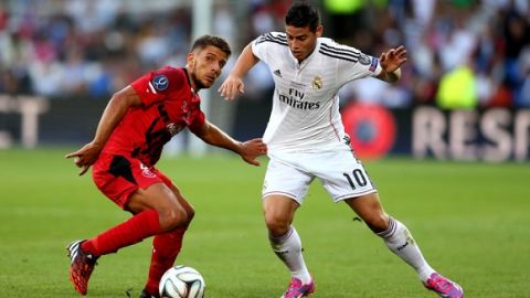 CARDIFF, WALES - AUGUST 12:  Daniel Carrico of Sevilla and James Rodriguez of Real Madrid compete for the ball during the UEFA Super Cup between Real Madrid and Sevilla FC at Cardiff City Stadium on August 12, 2014 in Cardiff, Wales.  (Photo by Clive Mason/Getty Images)
