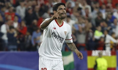 Sevilla's Ever Banega, right, celebrates scoring his side's first goal during a Champions League group E soccer match between Sevilla and Spartak Moskva, at the Ramon Sanchez Pizjuan stadium in Seville, Spain, Wednesday, Nov. 1, 2017. (AP Photo/Miguel Morenatti)