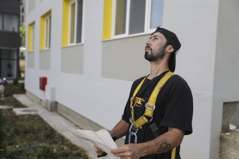 Ο ζωγράφος που έκανε την τοιχογραφία του Μέσι σε κτήριο στα Τίρανα