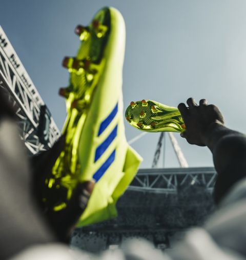 "Εκρηκτικοί" χρωματικοί συνδυασμοί στη νέα ποδοσφαιρική συλλογή της adidas "Exhibit"