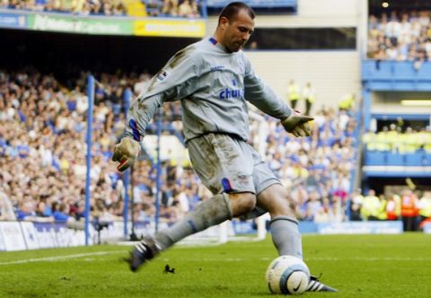 Football - Chelsea v Crystal Palace FA Barclays Premiership - Stamford Bridge - 19/3/05
Crystal Palace goalkeeper Gabor Kiraly
Mandatory Credit: Action Images / Alex Morton
Livepic
NO ONLINE/INTERNET USE WITHOUT A LICENCE FROM THE FOOTBALL DATA CO LTD. FOR LICENCE ENQUIRIES PLEASE TELEPHONE +44 207 298 1656.