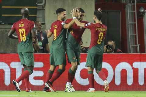 Οι παίκτες της Πορτογαλίας πανηγυρίζουν γκολ της Πορτογαλίας κόντρα στο Λουξεμβούργο για τα προκριματικά του Euro | 11 Σεπτεμβρίου 2023