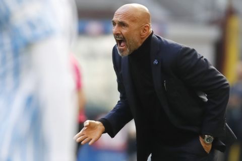 Inter Milan coach Luciano Spalletti gives instructions during the Serie A soccer match between Inter Milan and Spal at the San Siro Stadium, in Milan, Italy, Sunday, March 10, 2019. (AP Photo/Antonio Calanni)