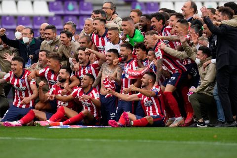 Οι παίκτες της Ατλέτικο πανηγυρίζουν την κατάκτηση του πρωταθλήματος της La Liga 2020-2021 ύστερα από τη νίκη τους επί της Βαγιαδολίδ στο "Χοσέ Θορίγια", Βαγιαδολίδ | Σάββατο 22 Μαΐου 2021