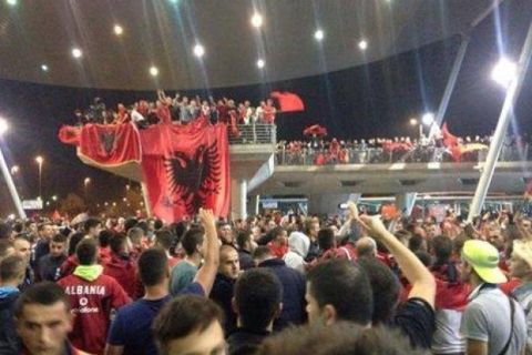 Υποδοχή ηρώων για τους Αλβανούς