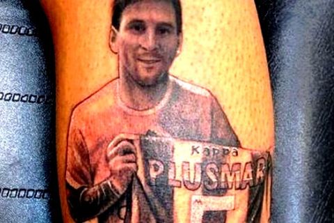 Αργεντινός ποδοσφαιριστής έκανε τατουάζ τον Μέσι να κρατάει φανέλα με το όνομά του!