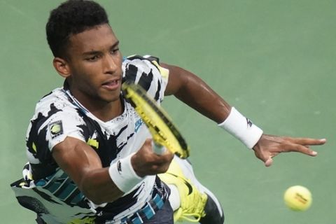 Felix Auger-Aliassime, of Canada, returns a shot to Andy Murray, of Great Britain, during the third round of the U.S. Open tennis championships, Thursday, Sept. 3, 2020, in New York. (AP Photo/Frank Franklin II)