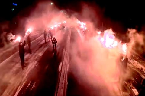 Ο διάδρομος της φωτιάς μέσα από το πούλμαν της Ζενίτ (VIDEO)
