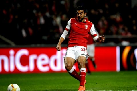Bragas Ahmed Hassan scores the opening goal during the Europa League Round of 16, Second leg soccer match between SC Braga and Fenerbahce at the Municipal stadium in Braga, Portugal, Thursday, March 17, 2016.(AP Photo/Paulo Duarte)