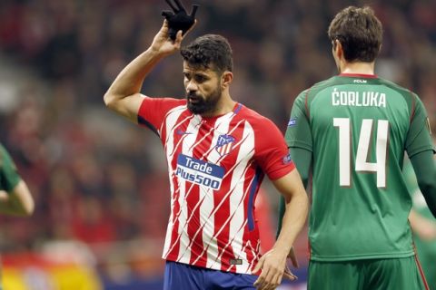 Atletico Madrid's Diego Costa throws a glove during the Europa League Round of 16 first leg soccer match between Atletico Madrid and Lokomotiv Moscow at the Metropolitano stadium in Madrid, Thursday, March 8, 2018. (AP Photo/Francisco Seco)