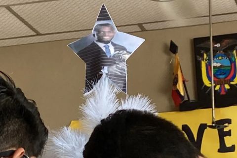 Ο Ένερ Βαλένσια έγινε το αστέρι σε χριστουγεννιάτικο δέντρο σε γυμνάσιο στον Ισημερινό