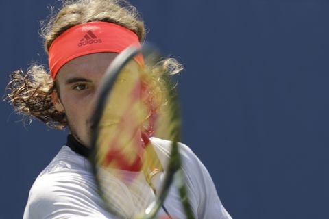 Stefanos Tsitsipas, of Greece, returns the ball to Daniil Medvedev, of Russia, during the second round of the U.S. Open tennis tournament, Wednesday, Aug. 29, 2018, in New York. (AP Photo/Kevin Hagen)
