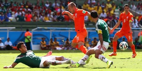 FORTALEZA, BRAZIL - JUNE 29: Arjen Robben of the Netherlands is challenged by Hector Moreno (L) and Rafael Marquez of Mexico during the 2014 FIFA World Cup Brazil Round of 16 match between Netherlands and Mexico at Castelao on June 29, 2014 in Fortaleza, Brazil.  (Photo by Michael Steele/Getty Images)